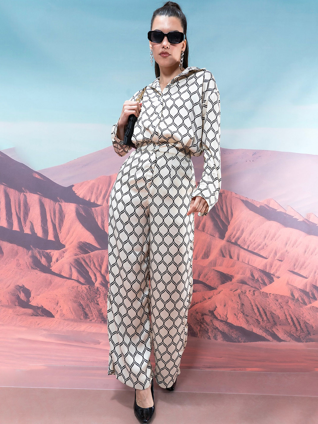 

Stylecast X Hersheinbox Off White Printed Shirt & Trousers