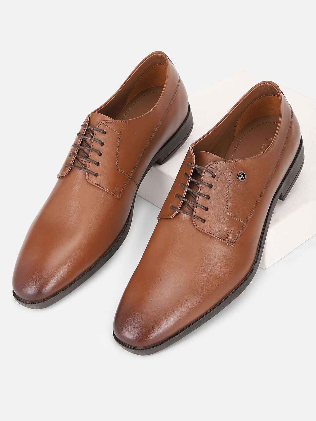 

Van Heusen Men Round Toe Leather Formal Derbys, Brown