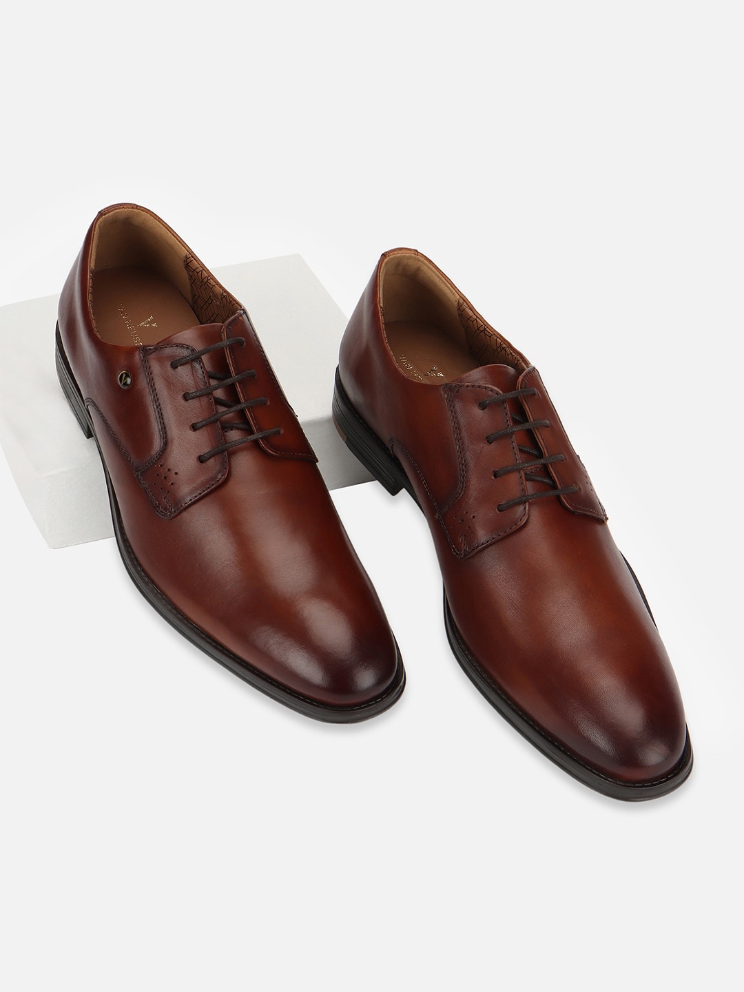 

Van Heusen Men Textured Pointed Toe Leather Derbys, Brown