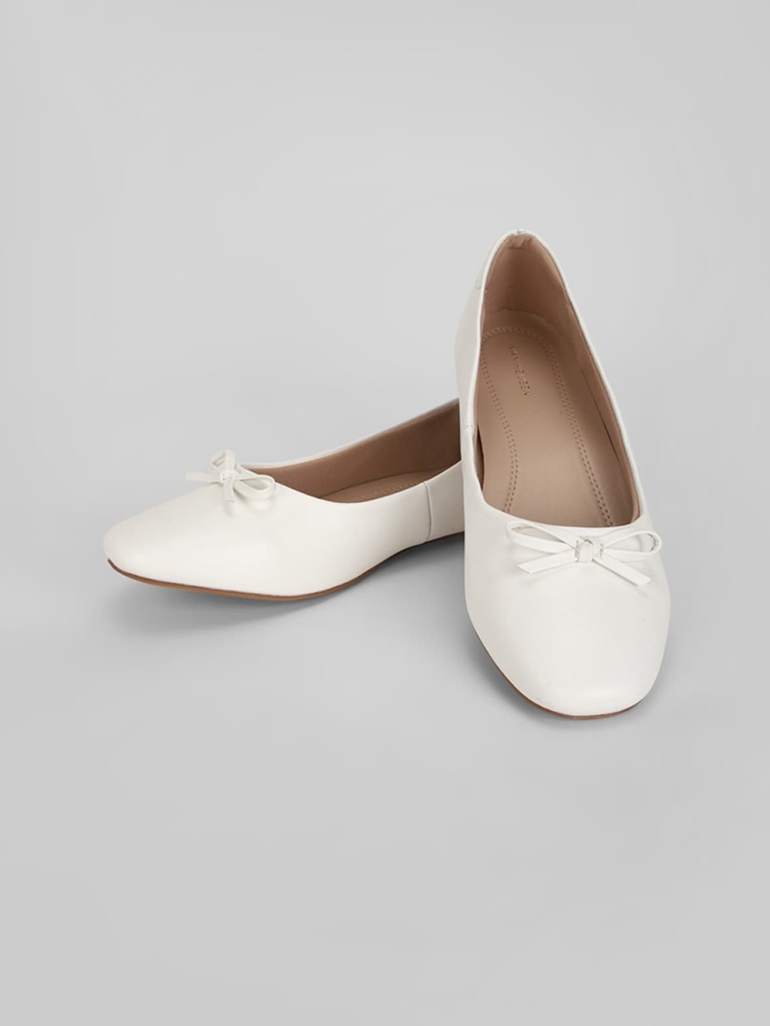 

Van Heusen Woman Bow Embellished Round Toe Ballerinas, White