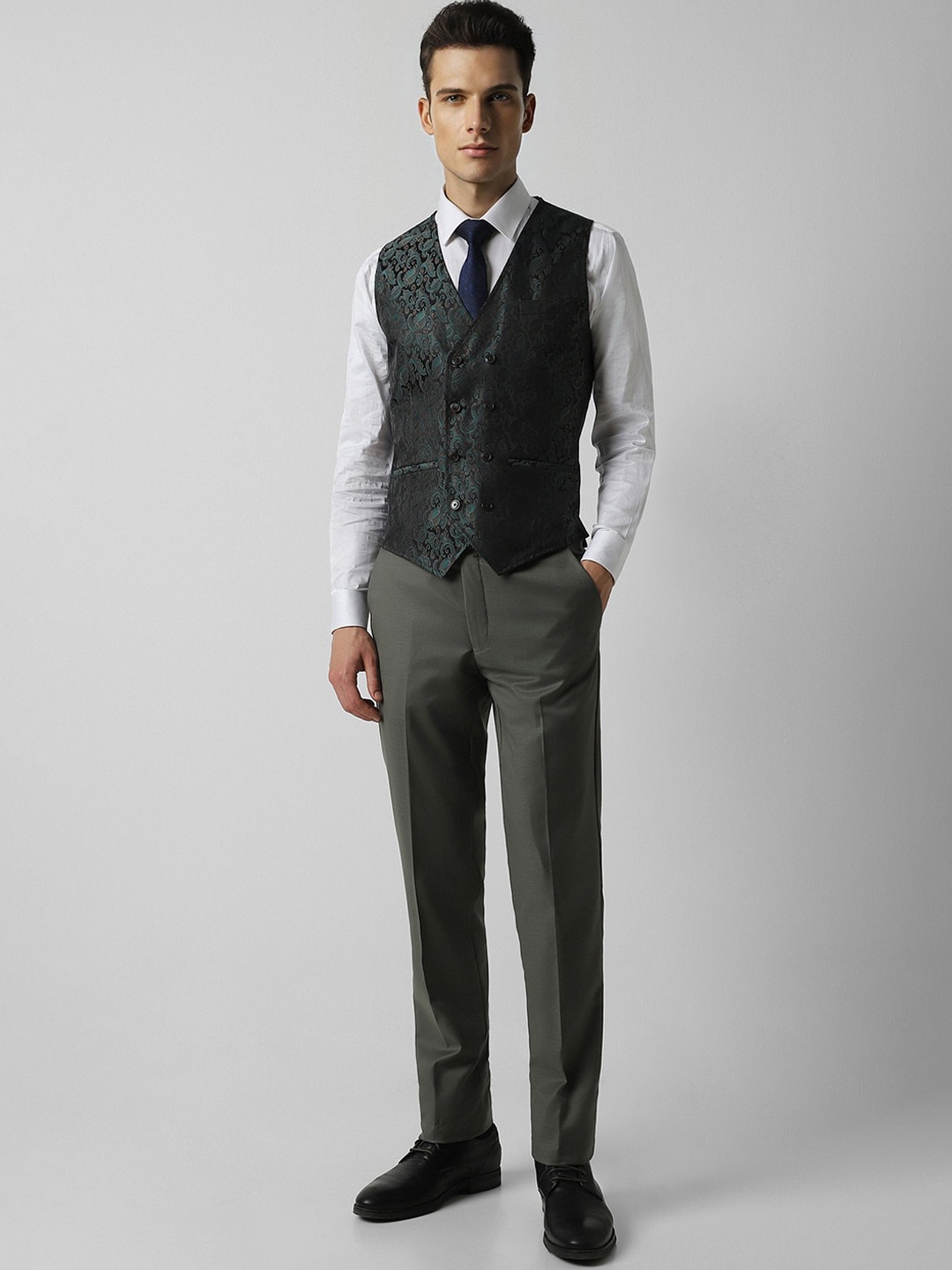 

Van Heusen Slim-Fit Single-Breasted Four-Piece Suit, Grey