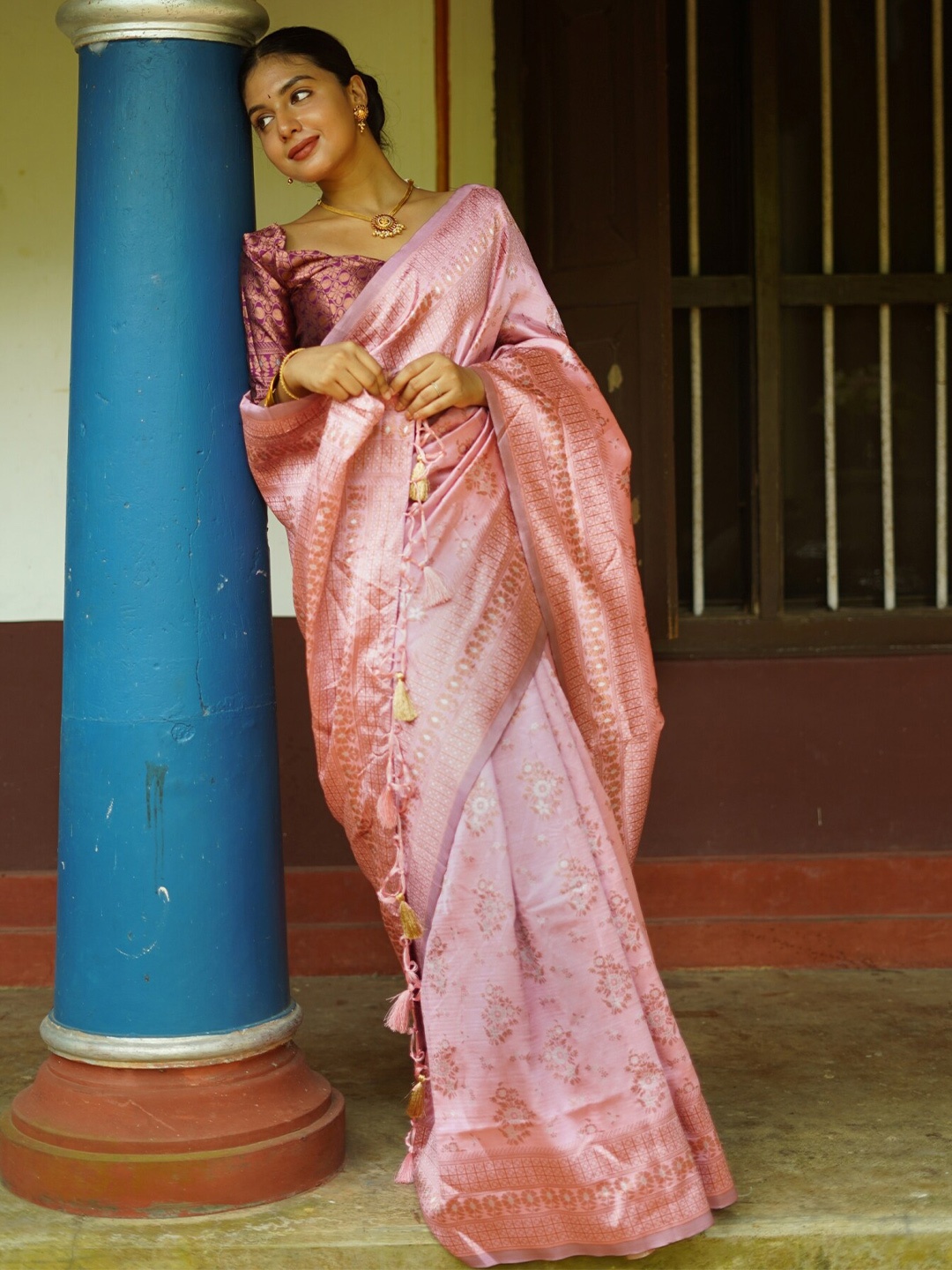 

AVANTIKA FASHION Floral Woven Design Zari Pure Silk Kanjeevaram Saree, Pink