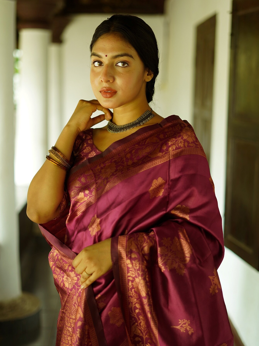 

AVANTIKA FASHION Floral Woven Design Zari Pure Silk Kanjeevaram Saree, Burgundy