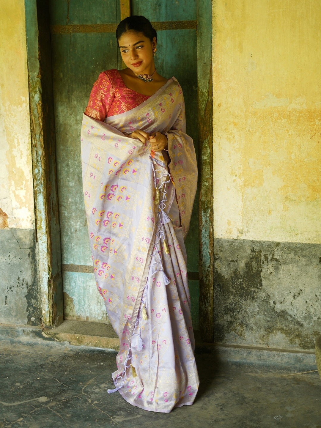 

AVANTIKA FASHION Floral Woven Design Zari Pure Silk Kanjeevaram Saree, Lavender