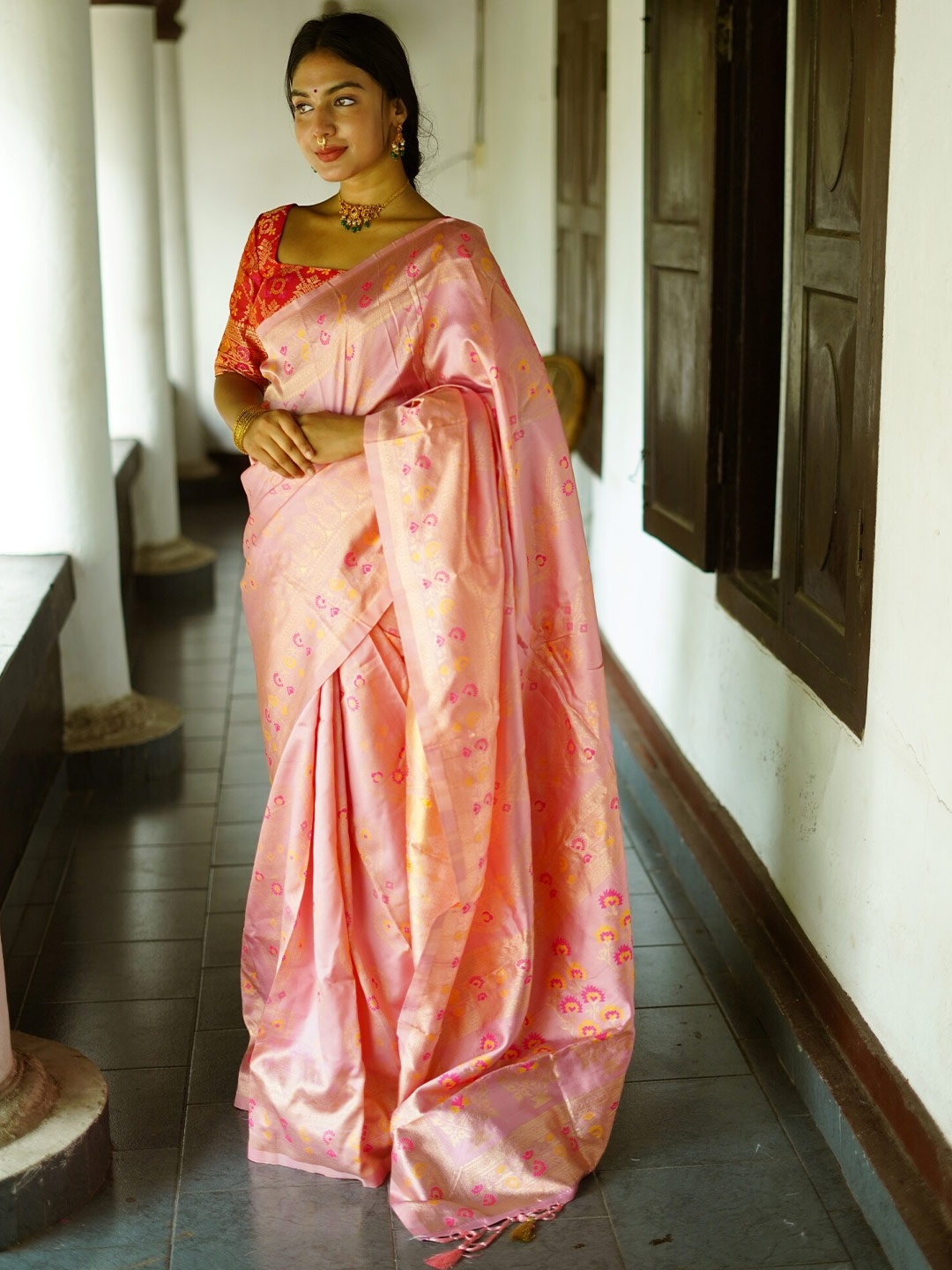 

AVANTIKA FASHION Floral Woven Design Zari Pure Silk Kanjeevaram Saree, Pink