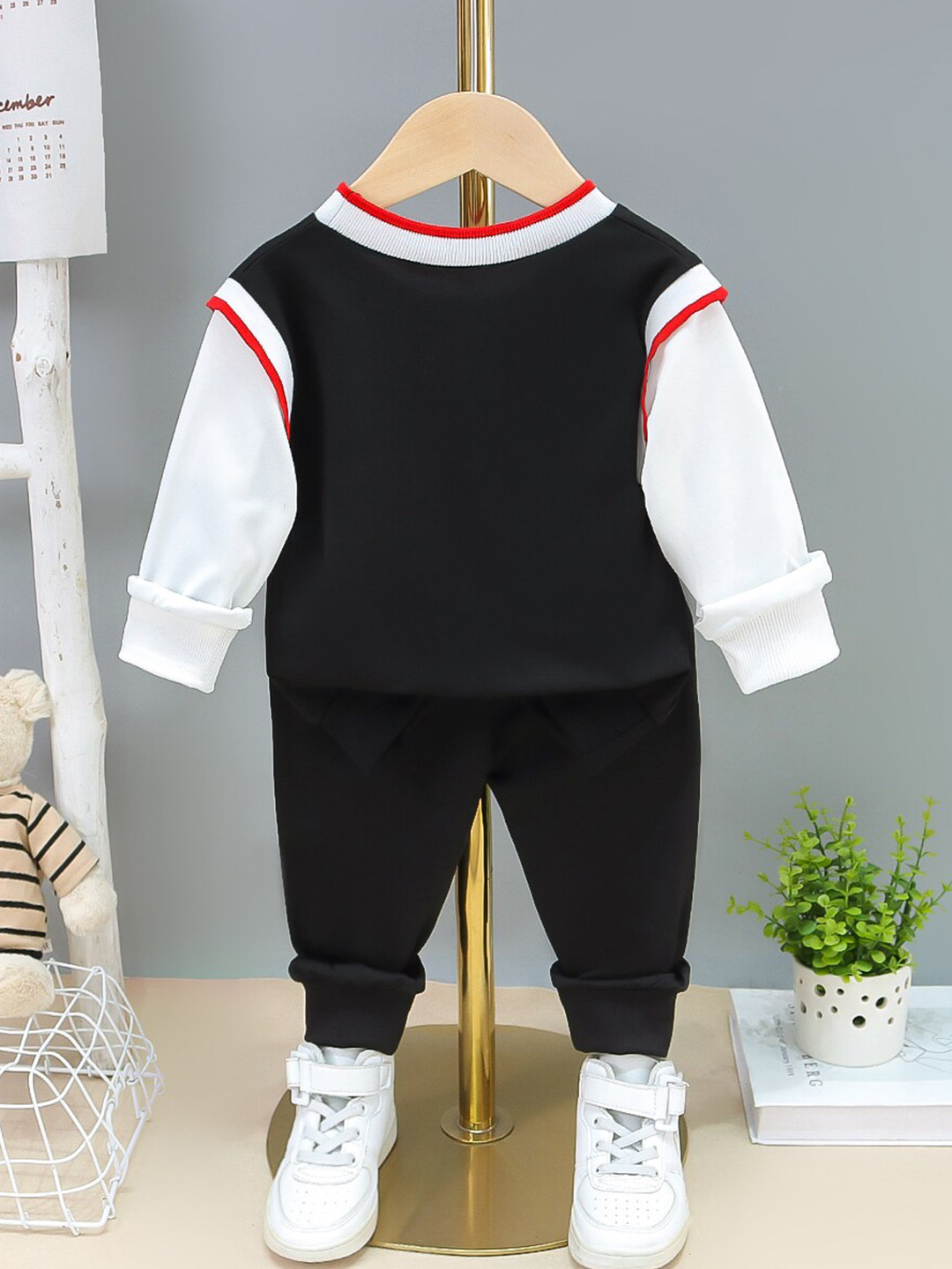 

StyleCast Boys Black Printed T-shirt with Trousers