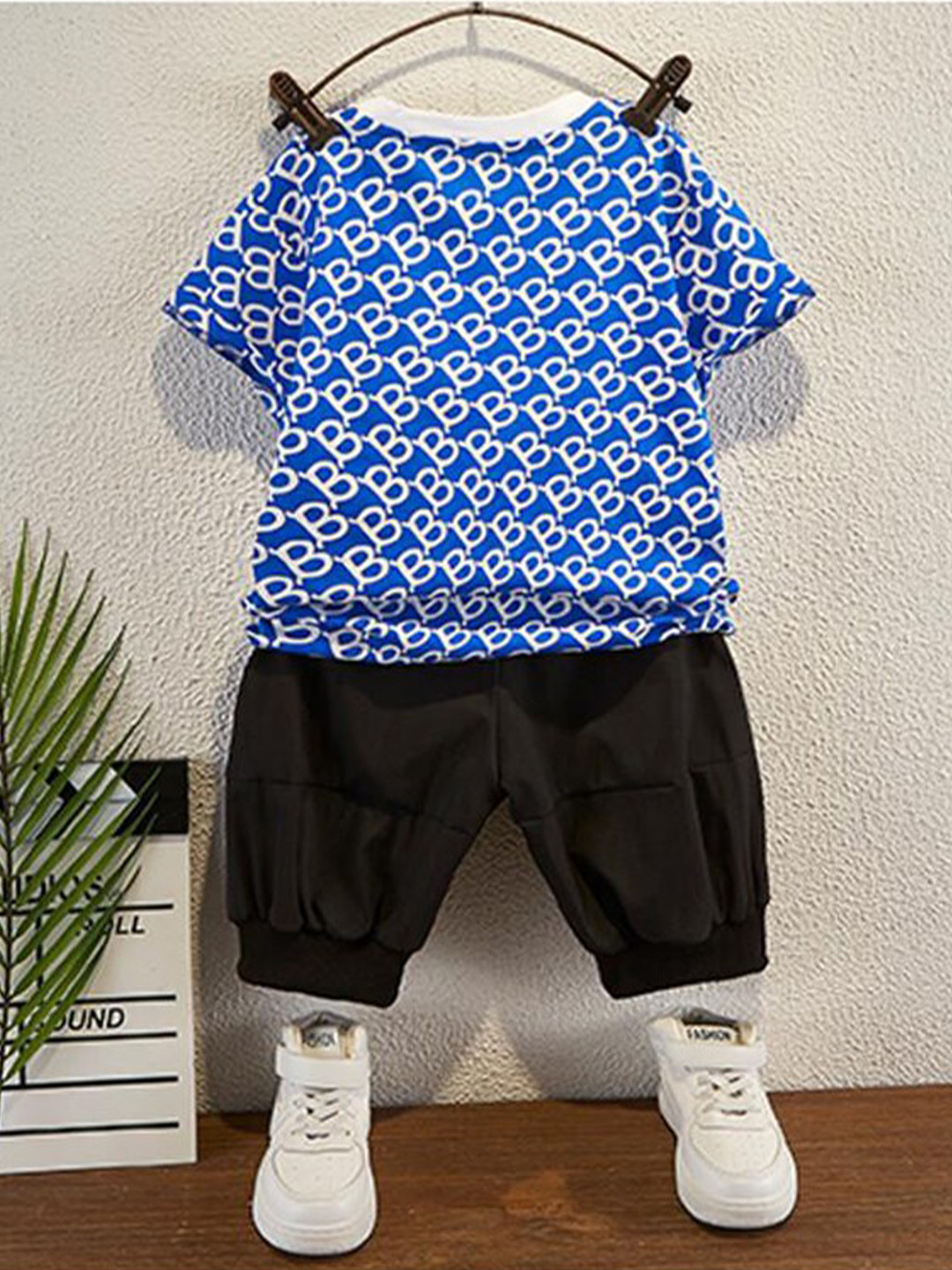 

StyleCast Boys Blue & Black Geometric Printed Pure Cotton T-shirt with Trousers