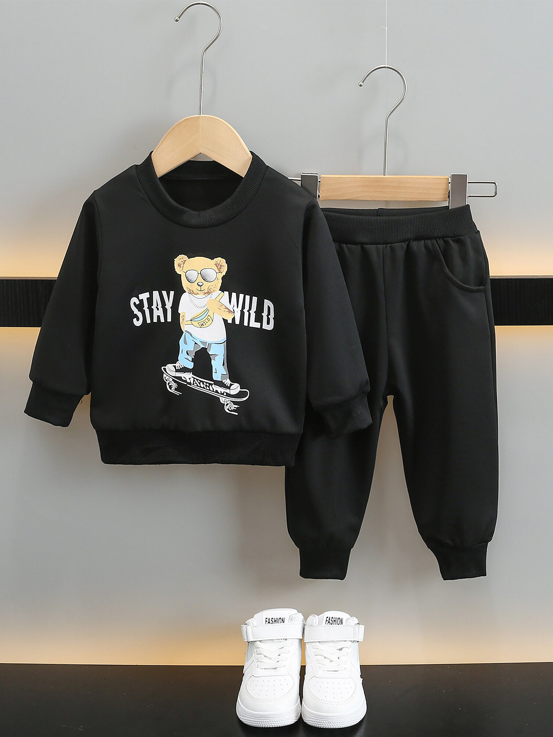 

StyleCast Boys Black & White Graphic Printed T-shirt with Joggers
