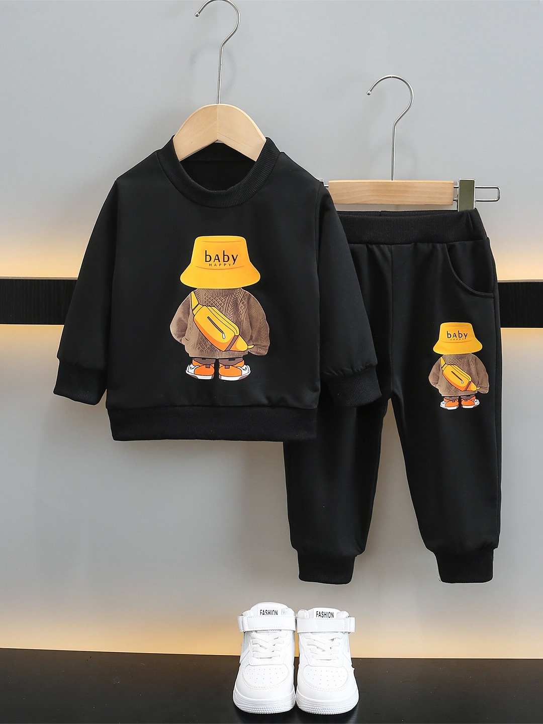 

StyleCast Boys Black & Mustard Graphic Printed T-shirt with Joggers