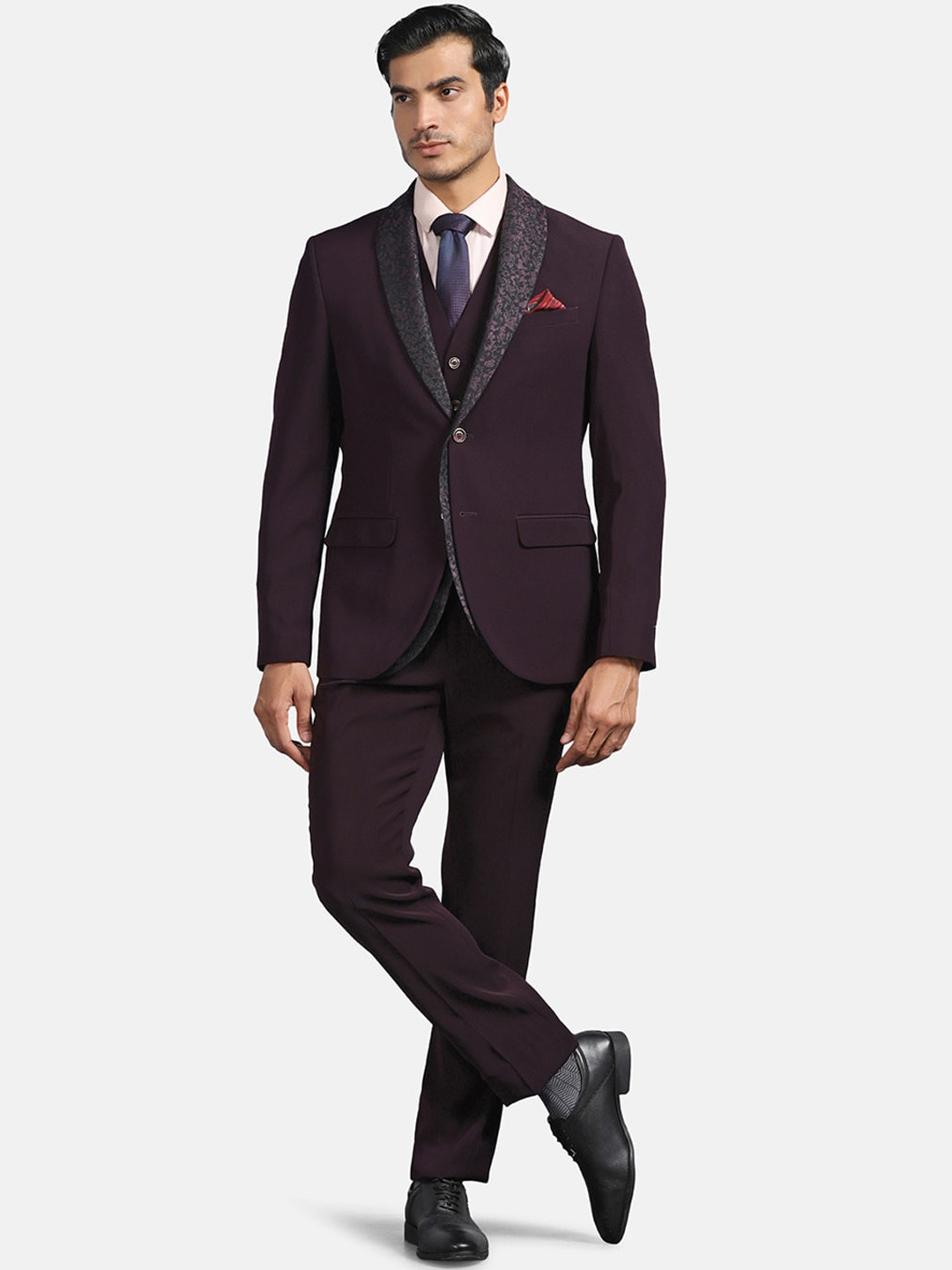

Blackberrys Slim-Fit Single-Breasted Three-Piece Formal Suit, Purple