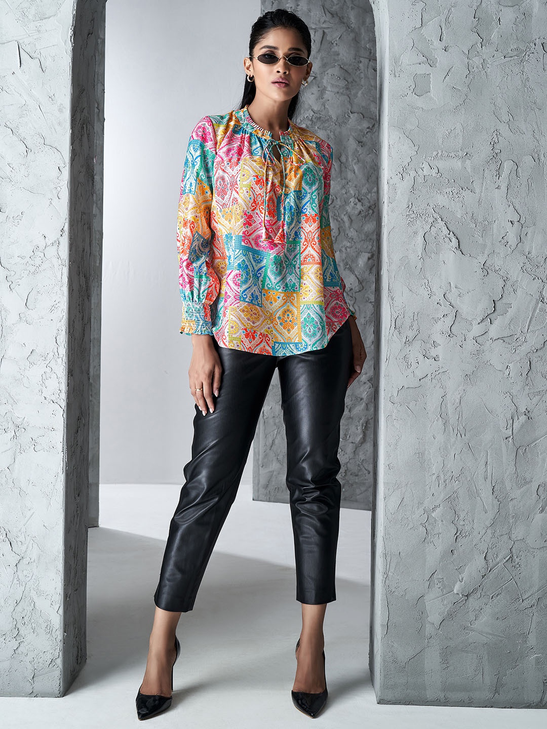 

DRESOUL Floral Printed Tie-Up Neck Smocked Top, Green