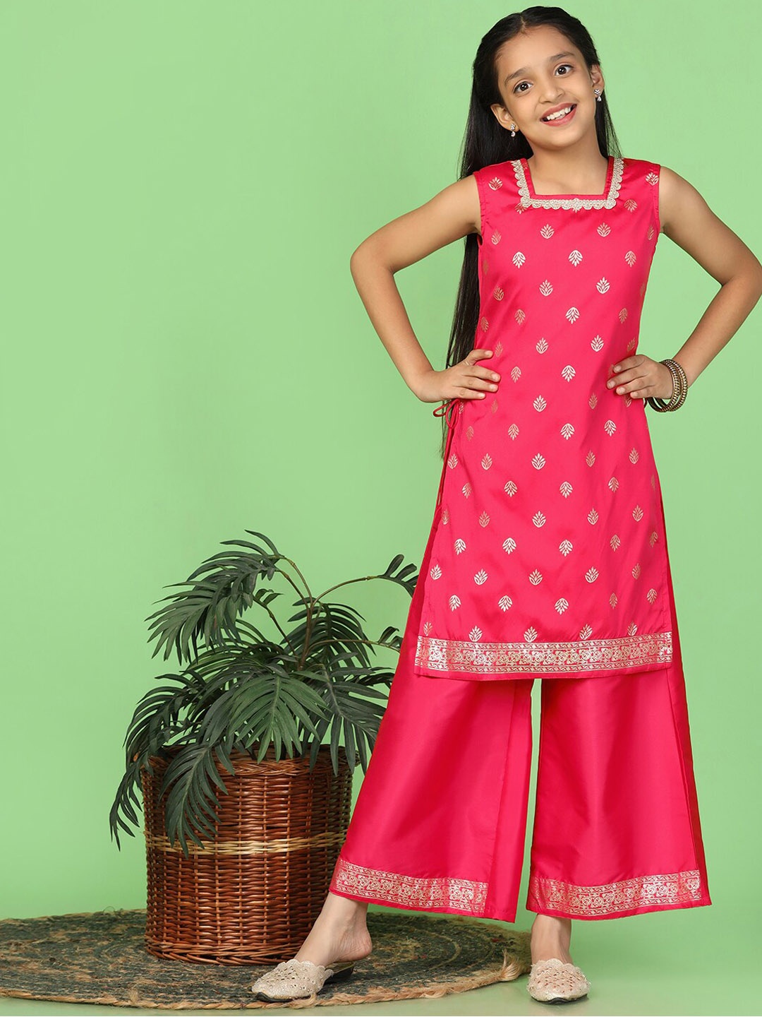 

FASHION DREAM Girls Floral Printed Kurta with Palazzos, Red