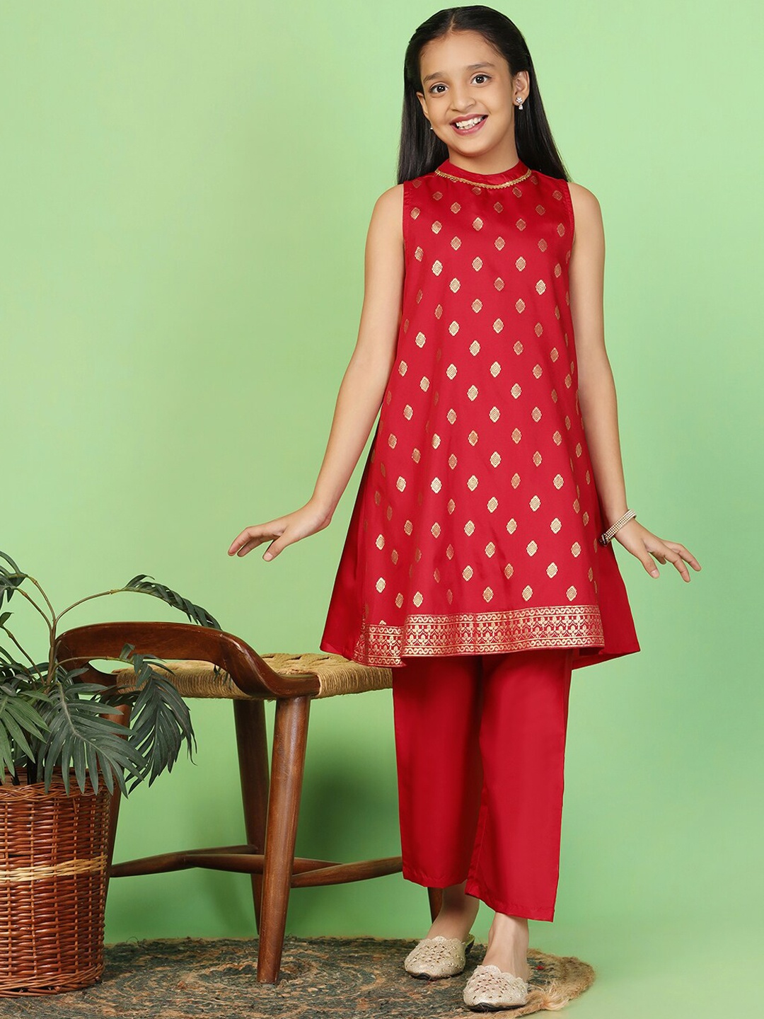 

FASHION DREAM Girls Ethnic Motifs Printed Kurta with Trousers, Red