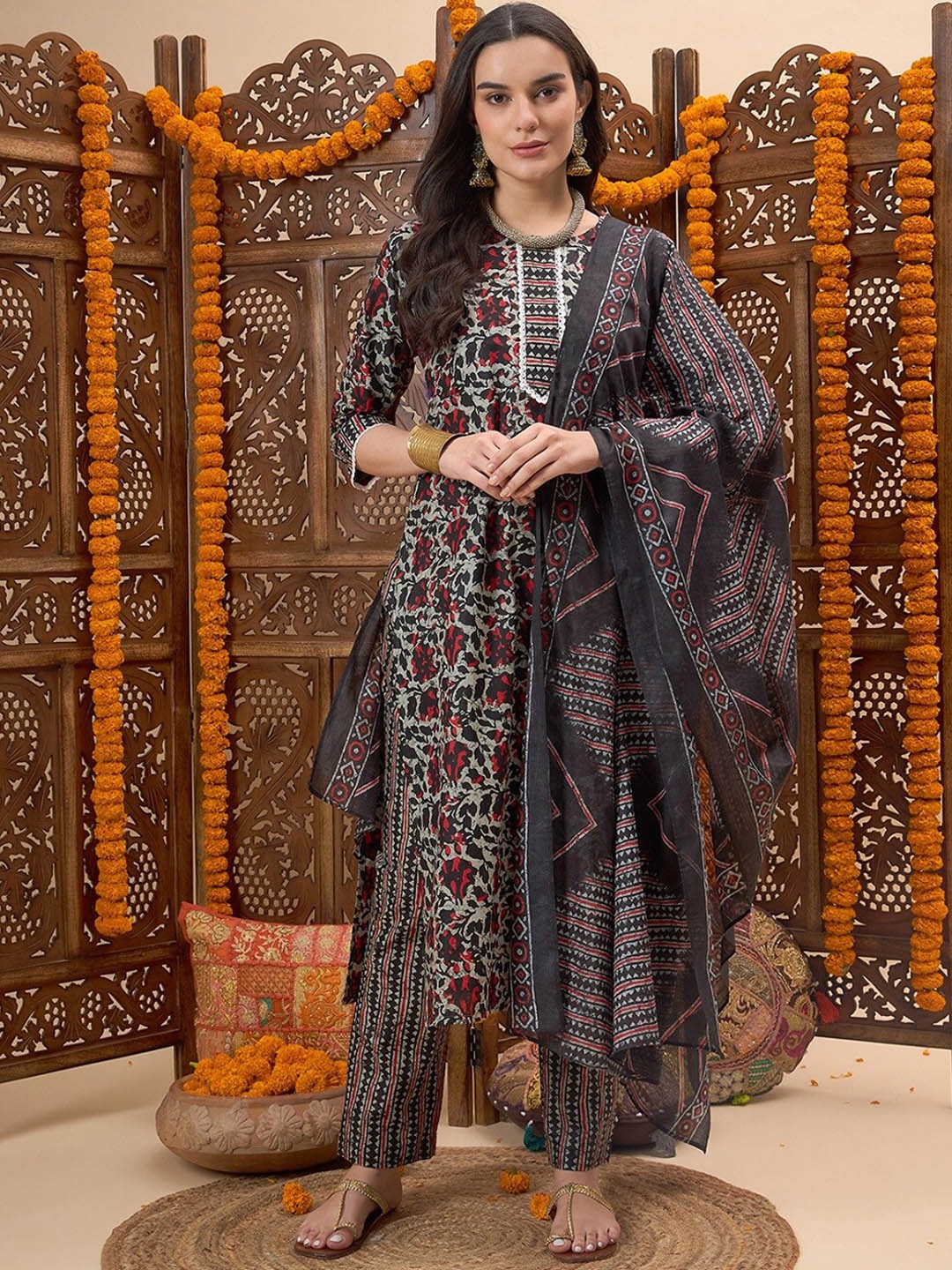 

BLACK SCISSOR Floral Printed Pure Cotton Kurta with Trousers & Dupatta, Grey