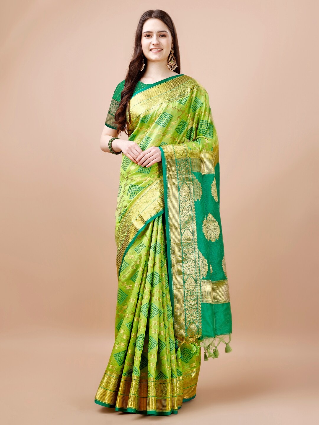 

MAGMINA Woven, Self Design Ethnic motif Kanjeevaram Zari Saree, Green