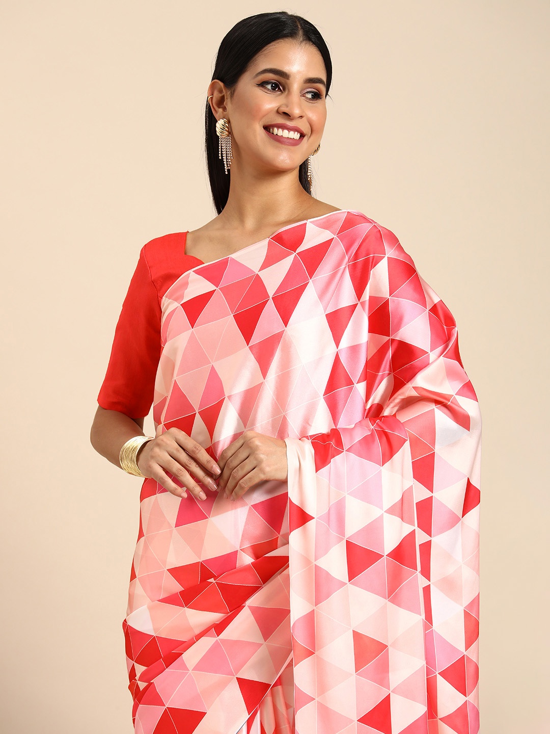 

LOOKNBOOK ART Geometric Printed Satin Saree, Pink