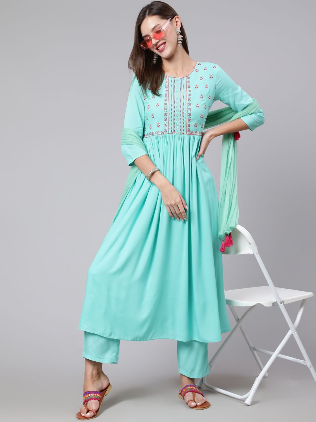 

GLAM ROOTS Floral Yoke Design Sequined A-Line Pleated Kurta With Dupatta, Green
