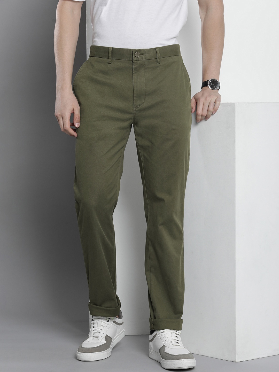 

Tommy Hilfiger Men Solid Mid-Rise Chinos, Olive