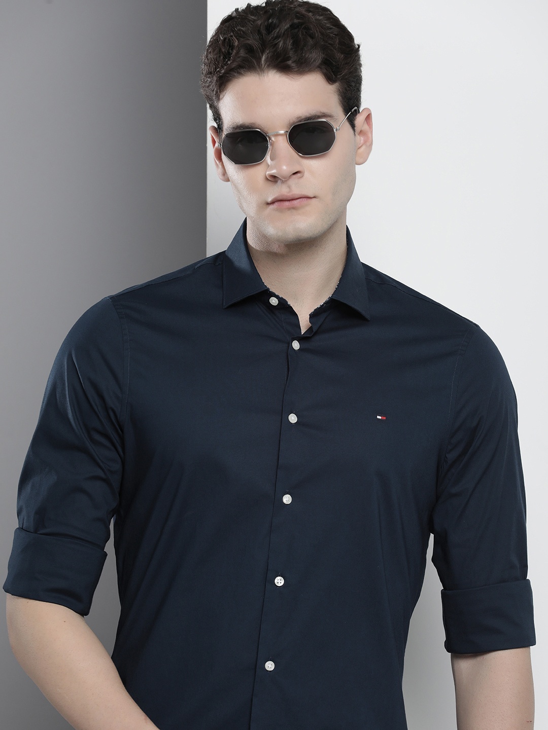 

Tommy Hilfiger Men Pure Cotton Slim Fit Casual Shirt, Navy blue