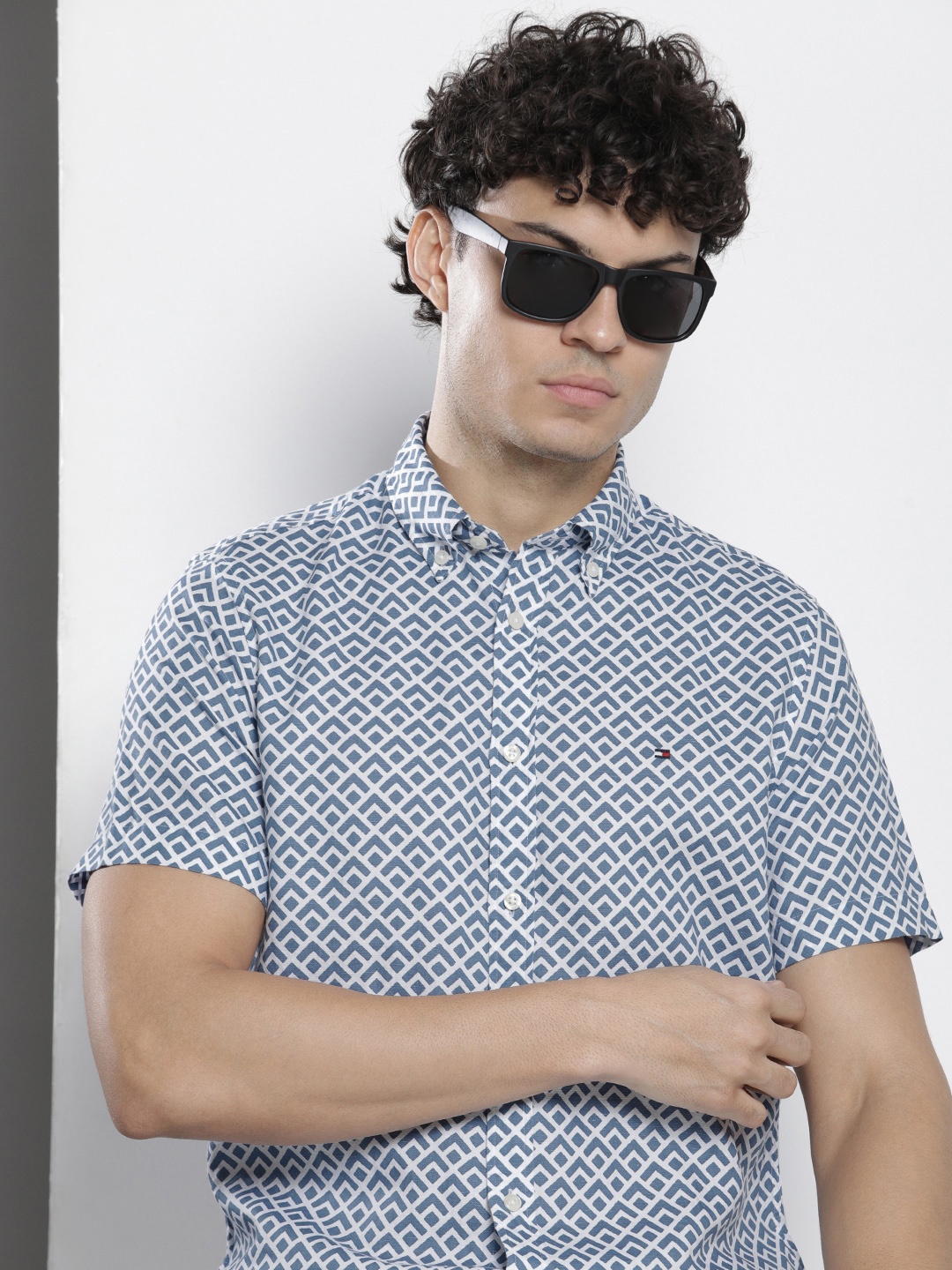 

Tommy Hilfiger Cotton Linen Slim Fit Opaque Printed Casual Shirt, Blue