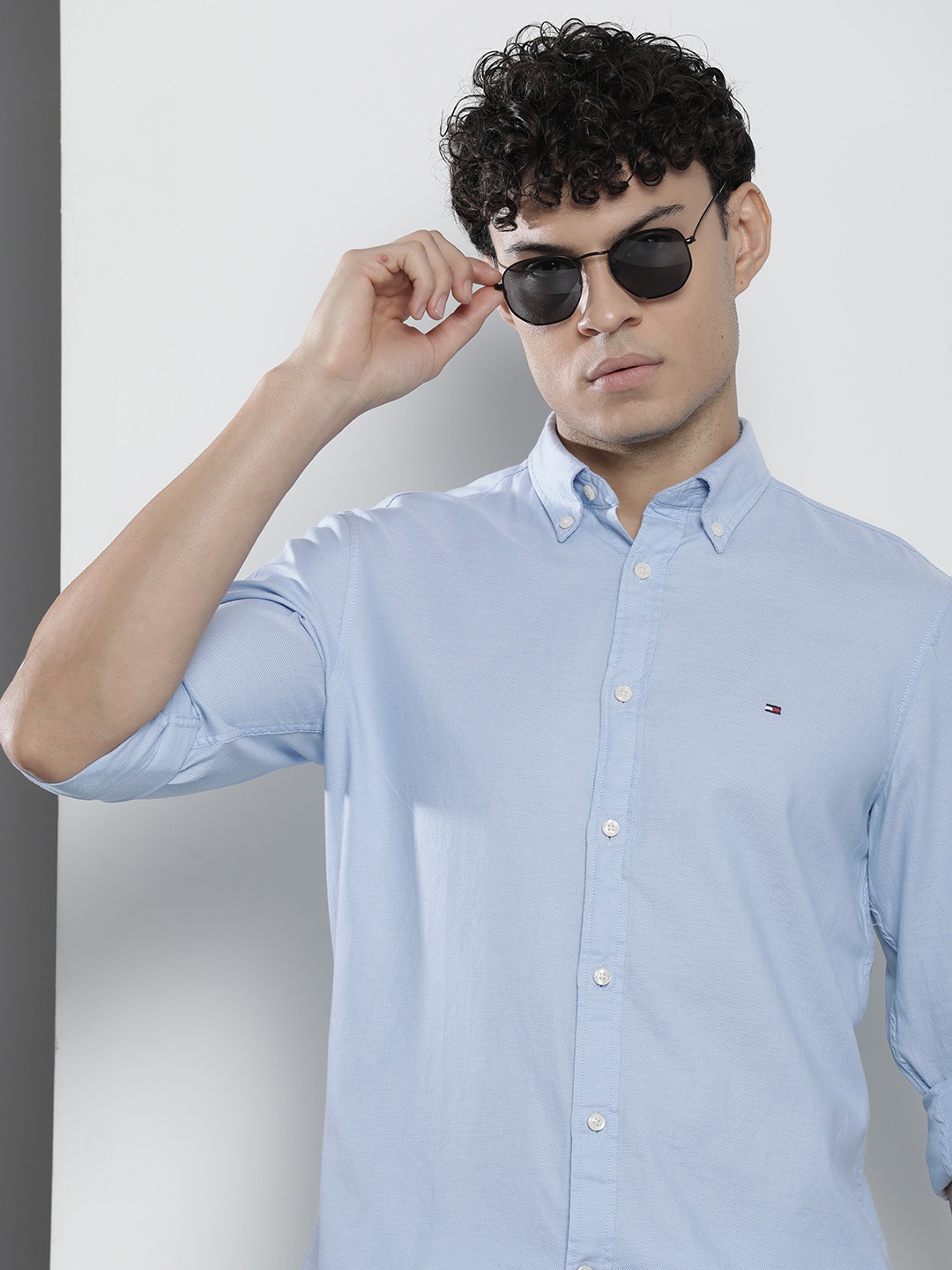 

Tommy Hilfiger Self Design Slim Fit Pure Cotton Casual Shirt, Blue