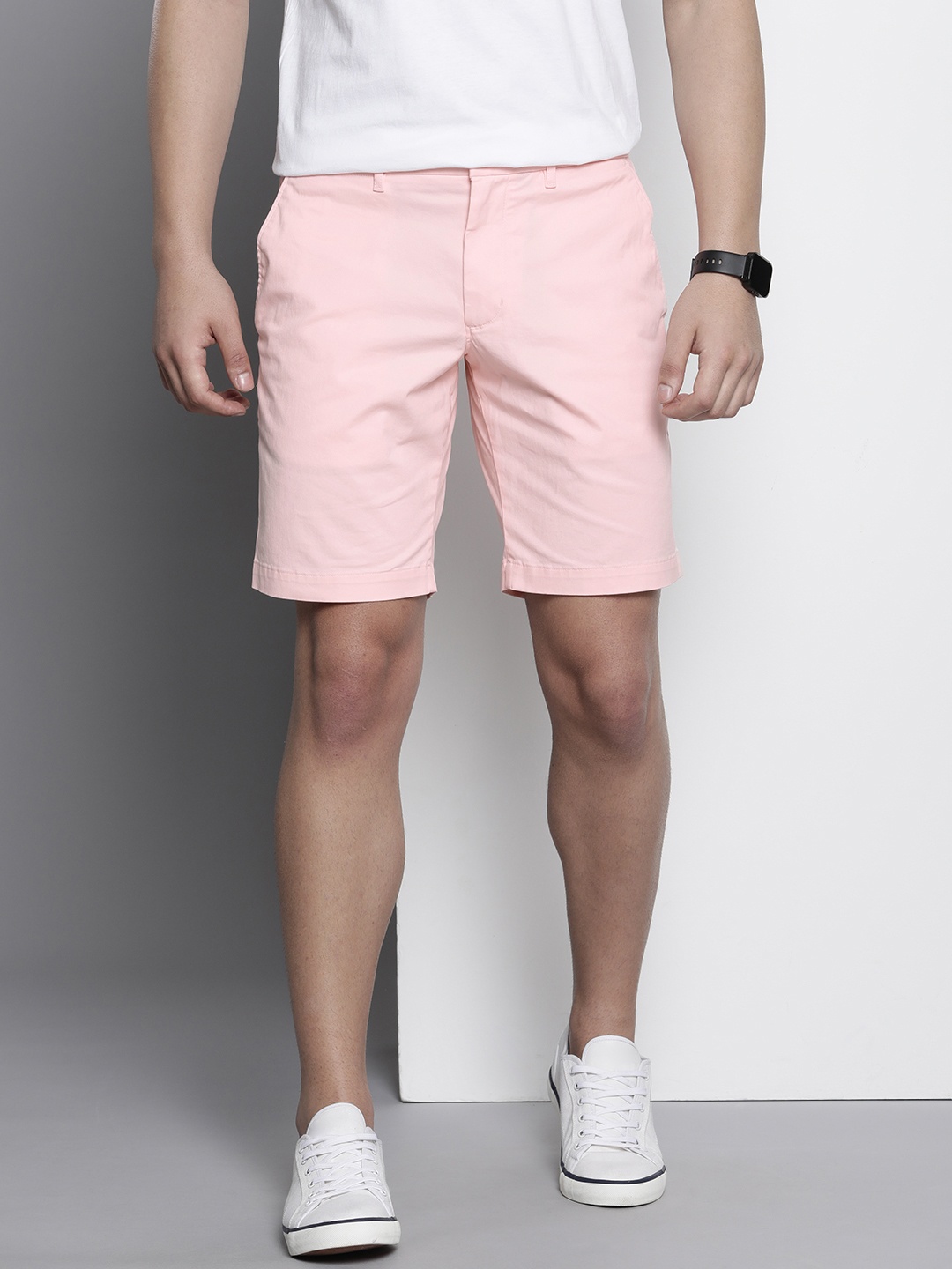 

Tommy Hilfiger Men Regular Fit Mid-Rise Shorts, Pink