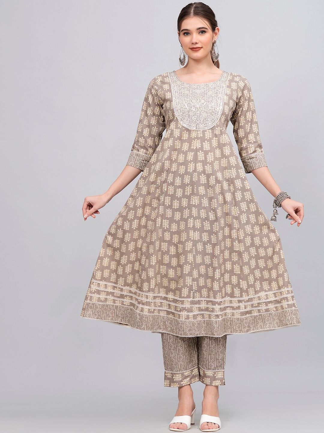 

JC4U Floral Printed Kurta & Trouser With Dupatta, Beige