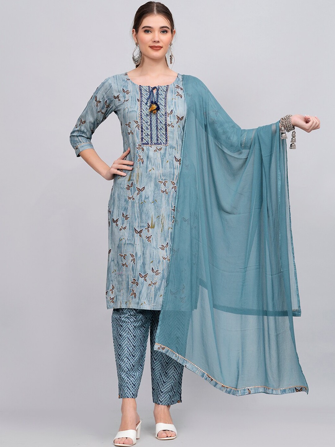 

HIGHLIGHT FASHION EXPORT Floral Printed Thread Work Kurta with Trousers & Dupatta, Blue