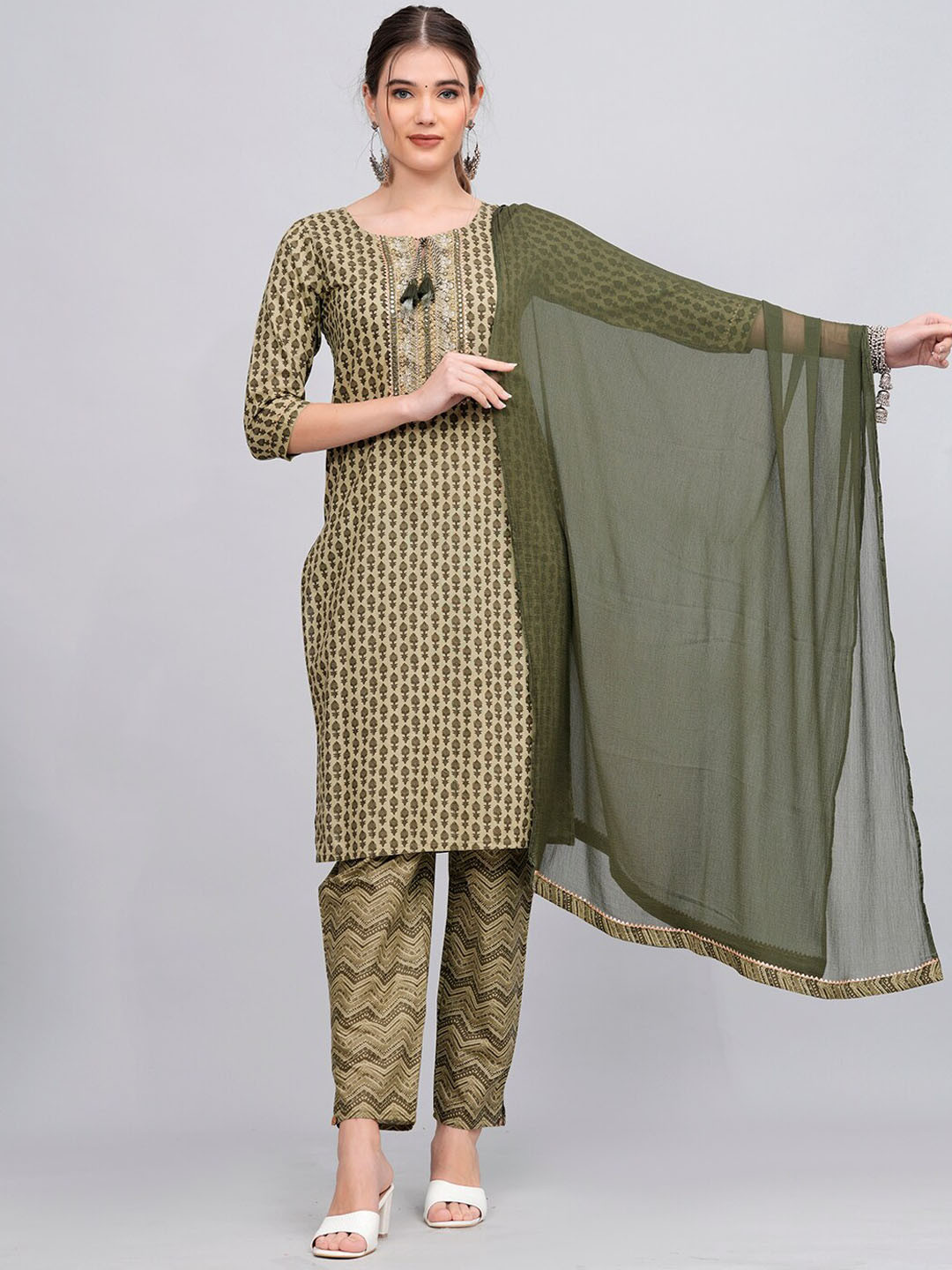 

HIGHLIGHT FASHION EXPORT Ethnic Motifs Printed Mirror Work Straight Kurta Set, Green