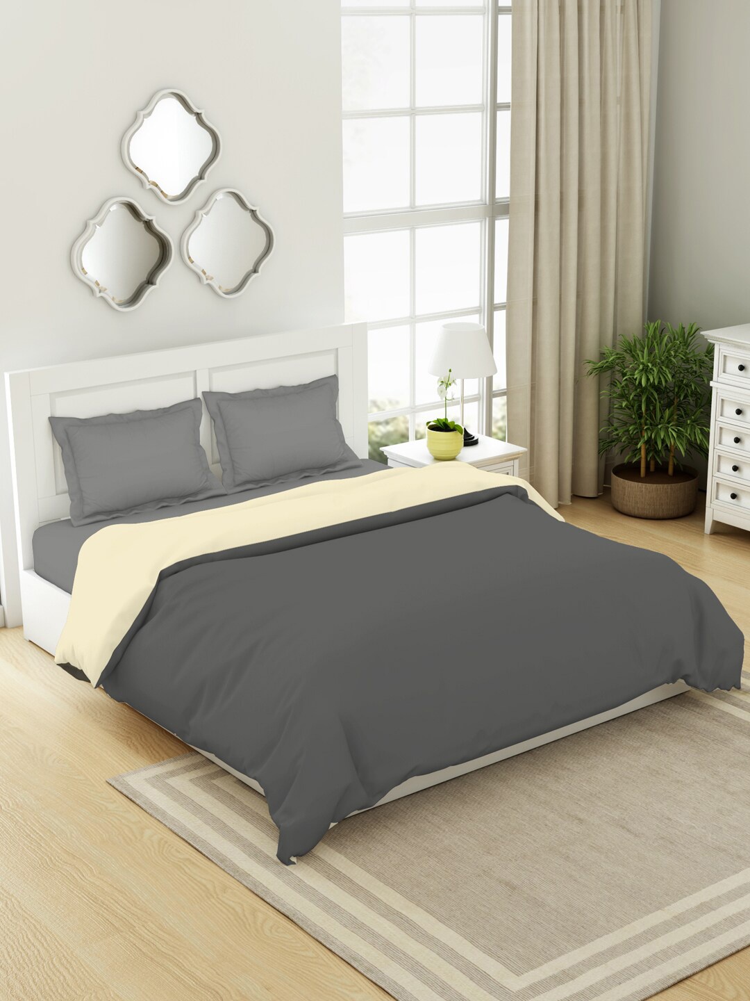 

SPACES Charcoal Grey & Cream Coloured AC Room Double Bed Quilt