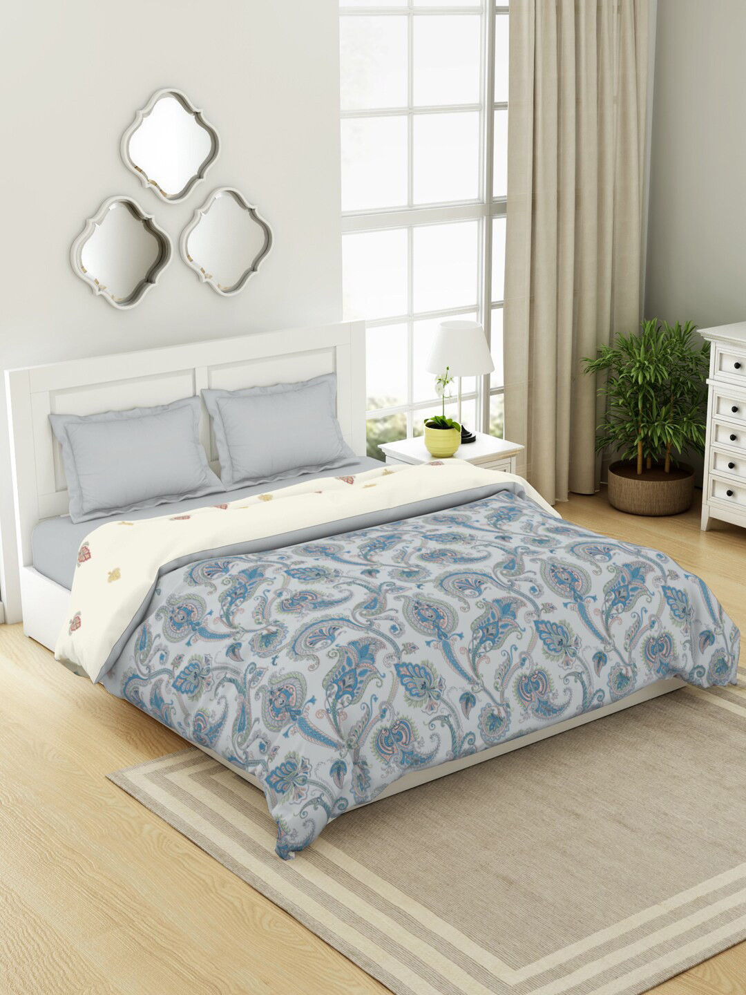 

SPACES Bohemia White & Grey Floral Pure Cotton AC Room Double Bed Quilt
