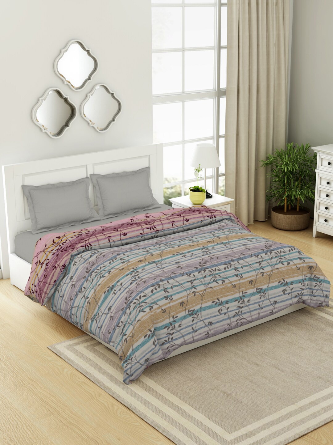 

SPACES White Floral AC Room Double Bed Quilt