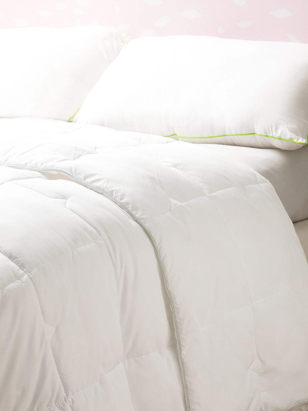 

SPACES Ultra Down Like White AC Room 233 GSM Double Bed Quilt