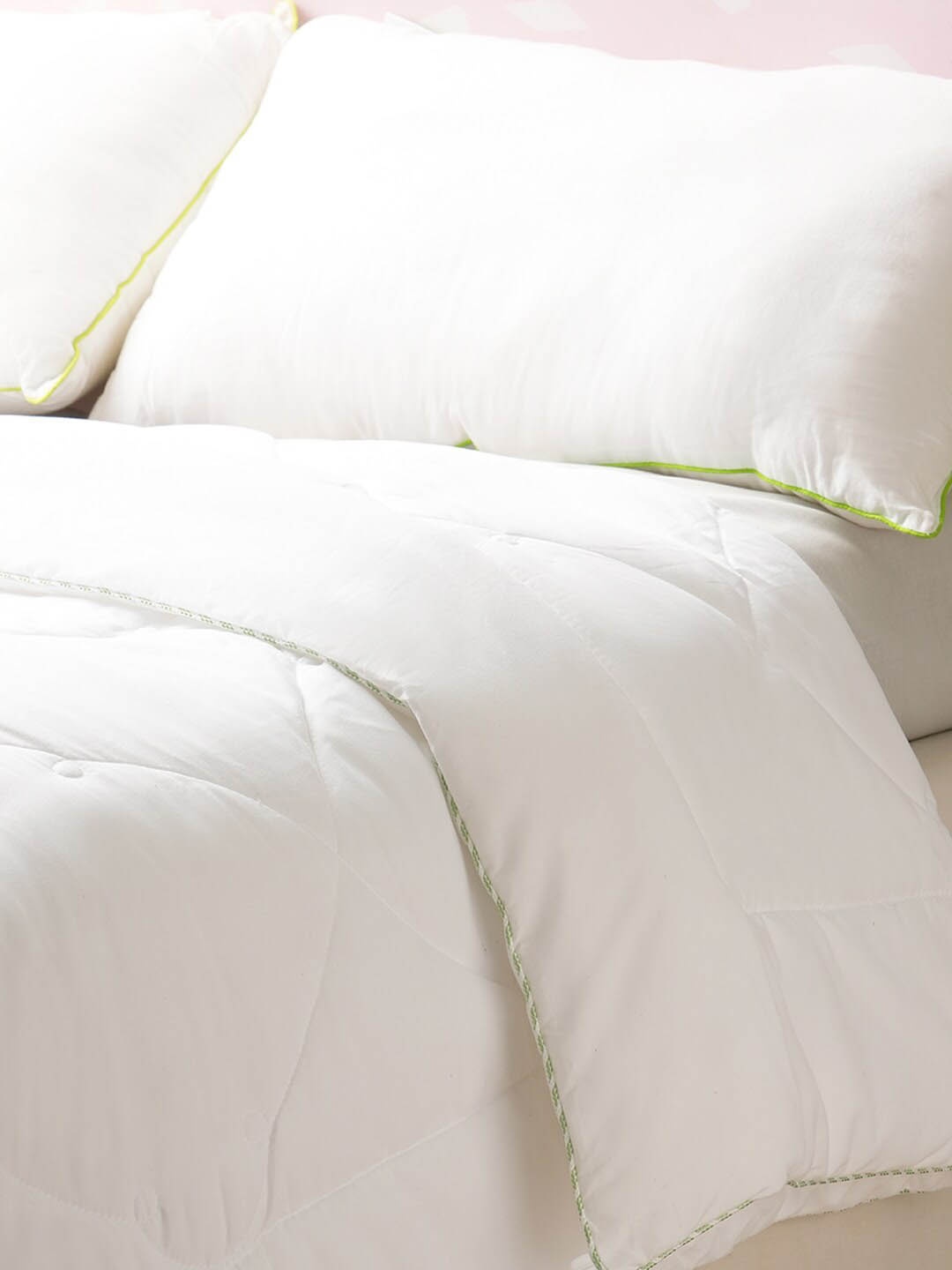 

SPACES White AC Room 150 GSM Single Bed Quilt