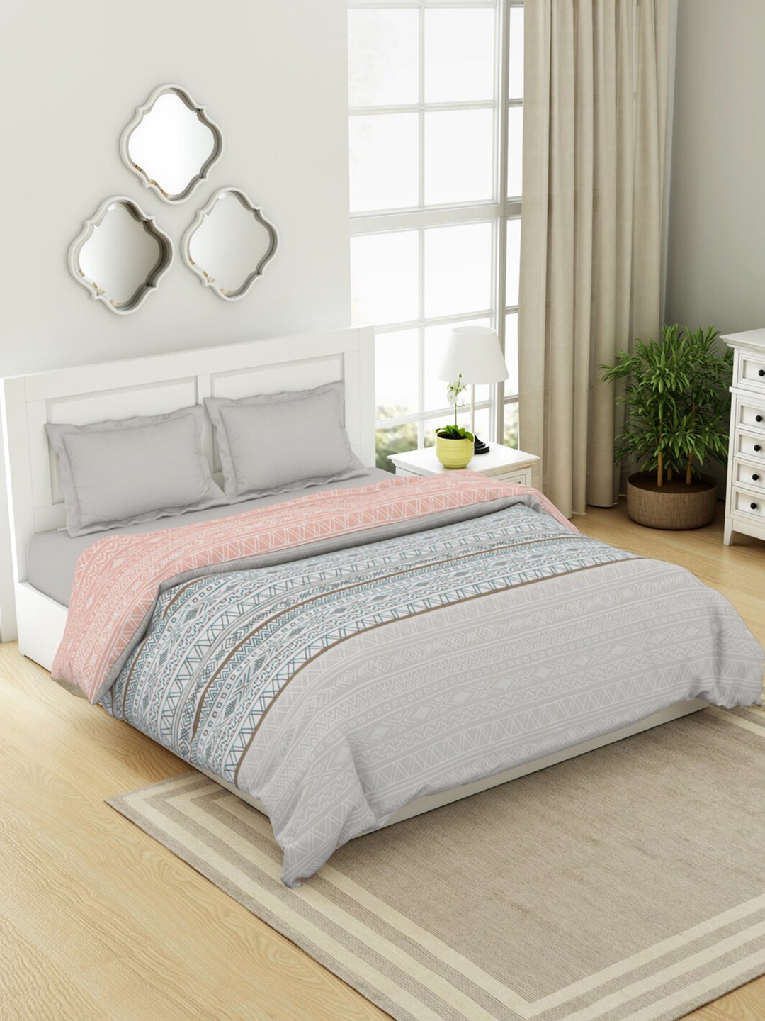 

SPACES Grey & Pink Geometric Cotton AC Room Double Bed Quilt