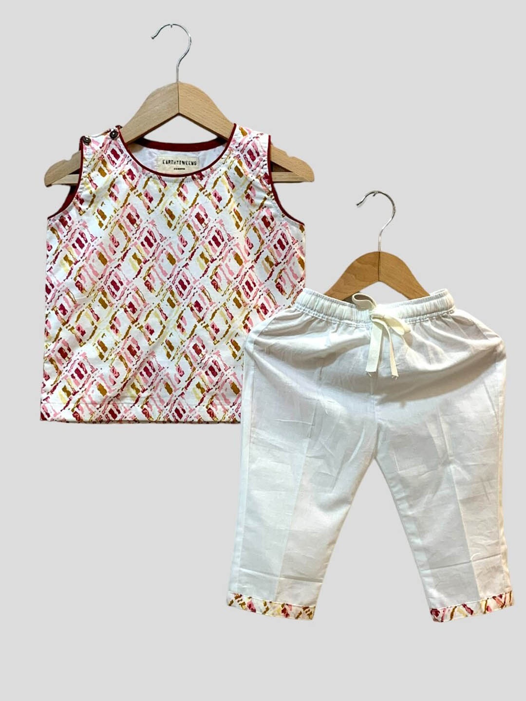 

BAESD Kids Printed Sleeveless Pure Cotton Top With Pyjamas, White