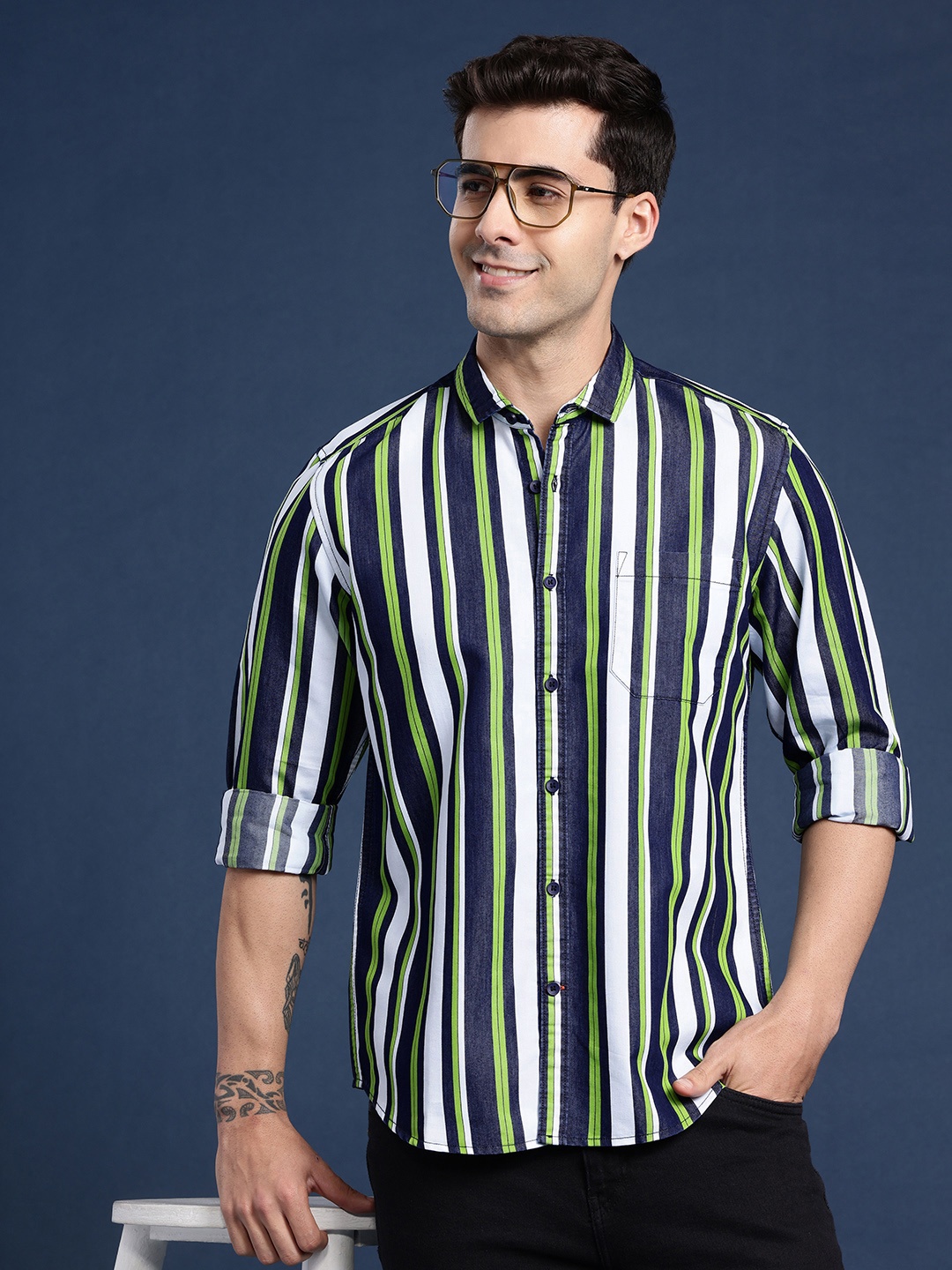 

Mast & Harbour Men Slim Fit Opaque Striped Casual Shirt, Green