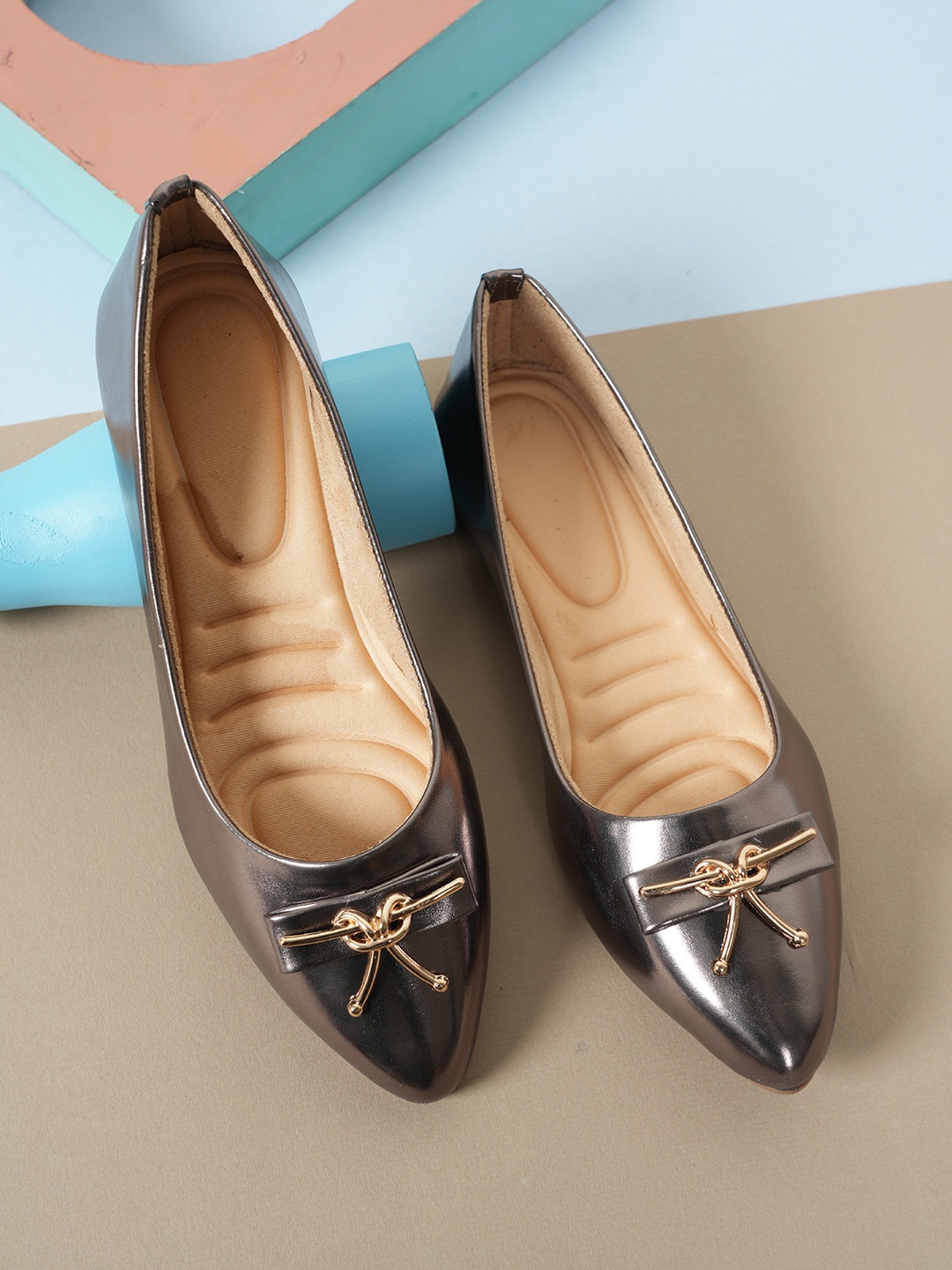 

Walkfree Women Pointed Toe Bows Detail Ballerinas Flats, Grey