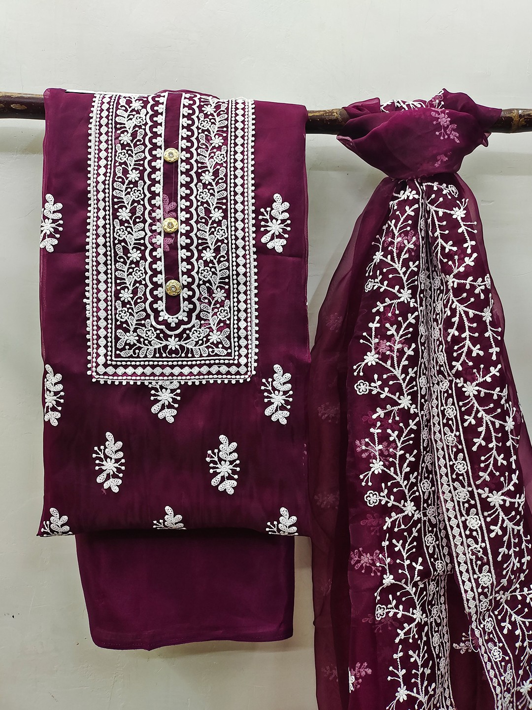 

MANVAA Ethnic Motifs Embroidered Organza Unstitched Dress Material, Magenta