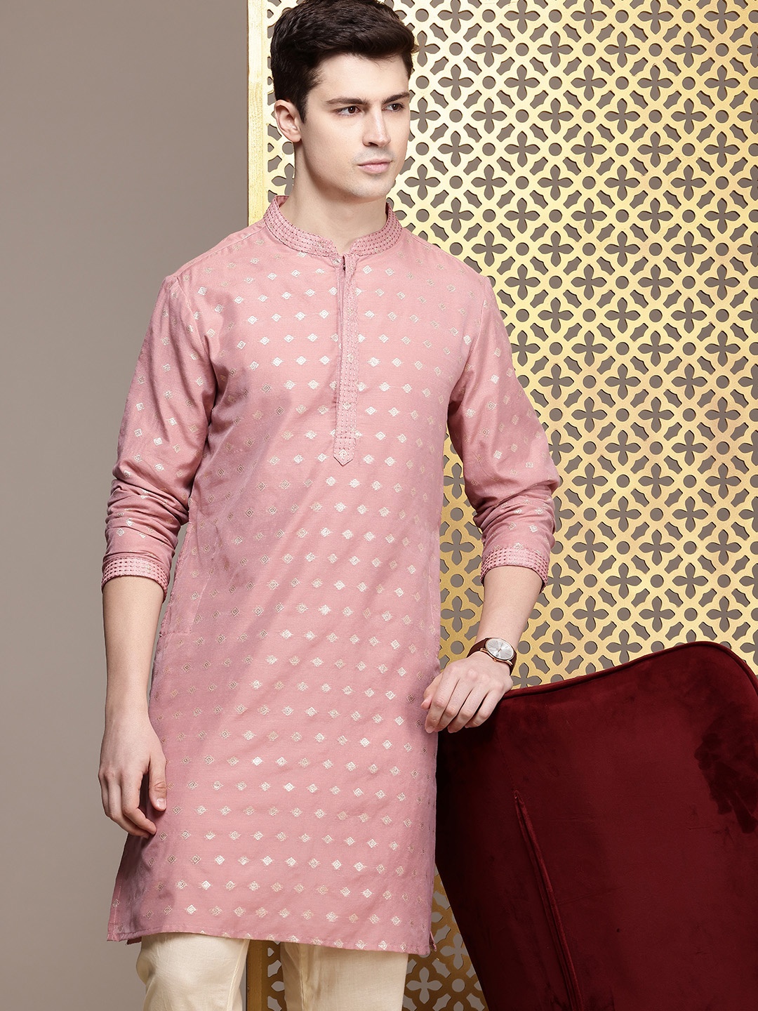 

House of Pataudi Men Jashn Ethnic Motifs Woven Design Regular Kurta with Churidar, Mauve