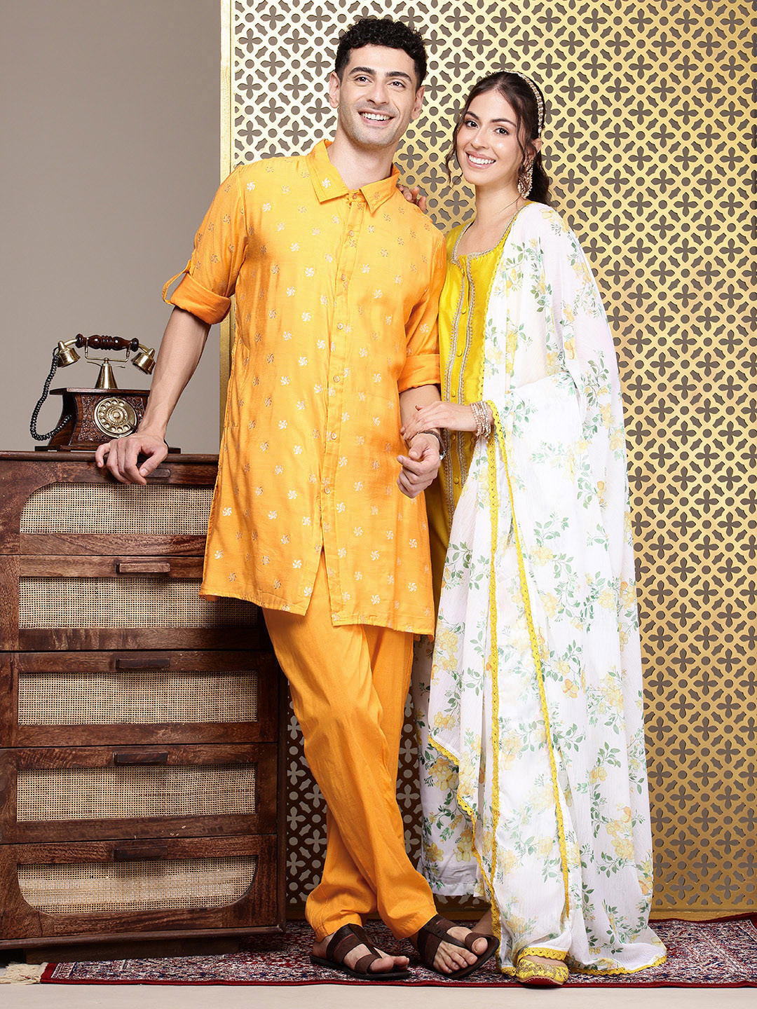 

House of Pataudi Men Woven Design Regular Pure Cotton Jashn Kurta with Trousers, Mustard