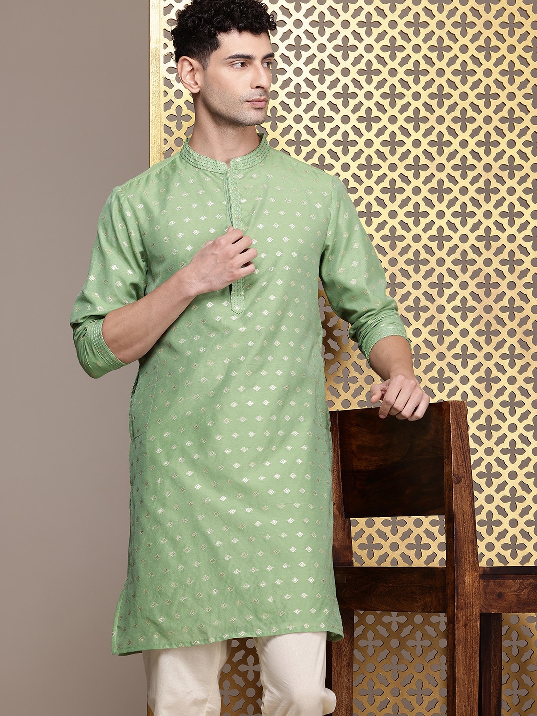 

House of Pataudi Men Jashn Ethnic Motifs Woven Design Regular Kurta with Churidar, Green