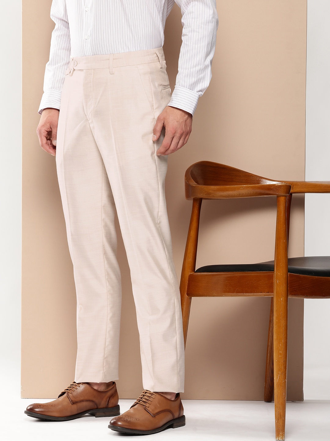 

INVICTUS Men Adjustable Waistband Checked Slim Fit Formal Trousers, Beige
