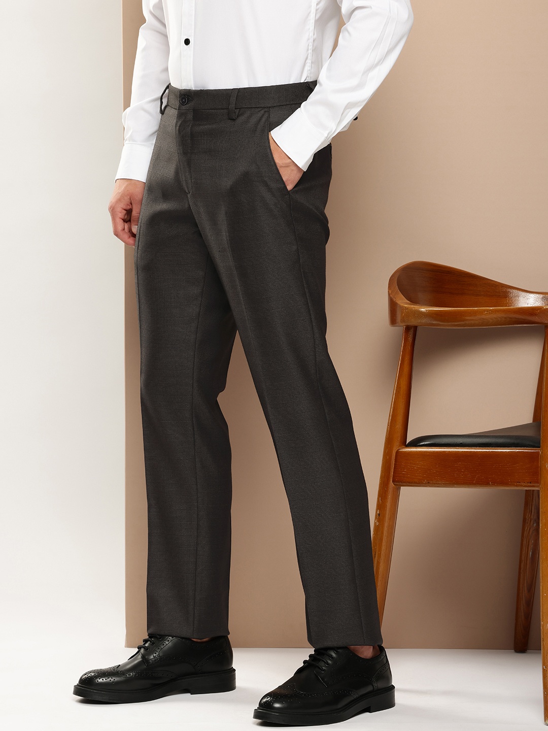 

INVICTUS Men Checked Slim Fit Formal Trousers, Grey