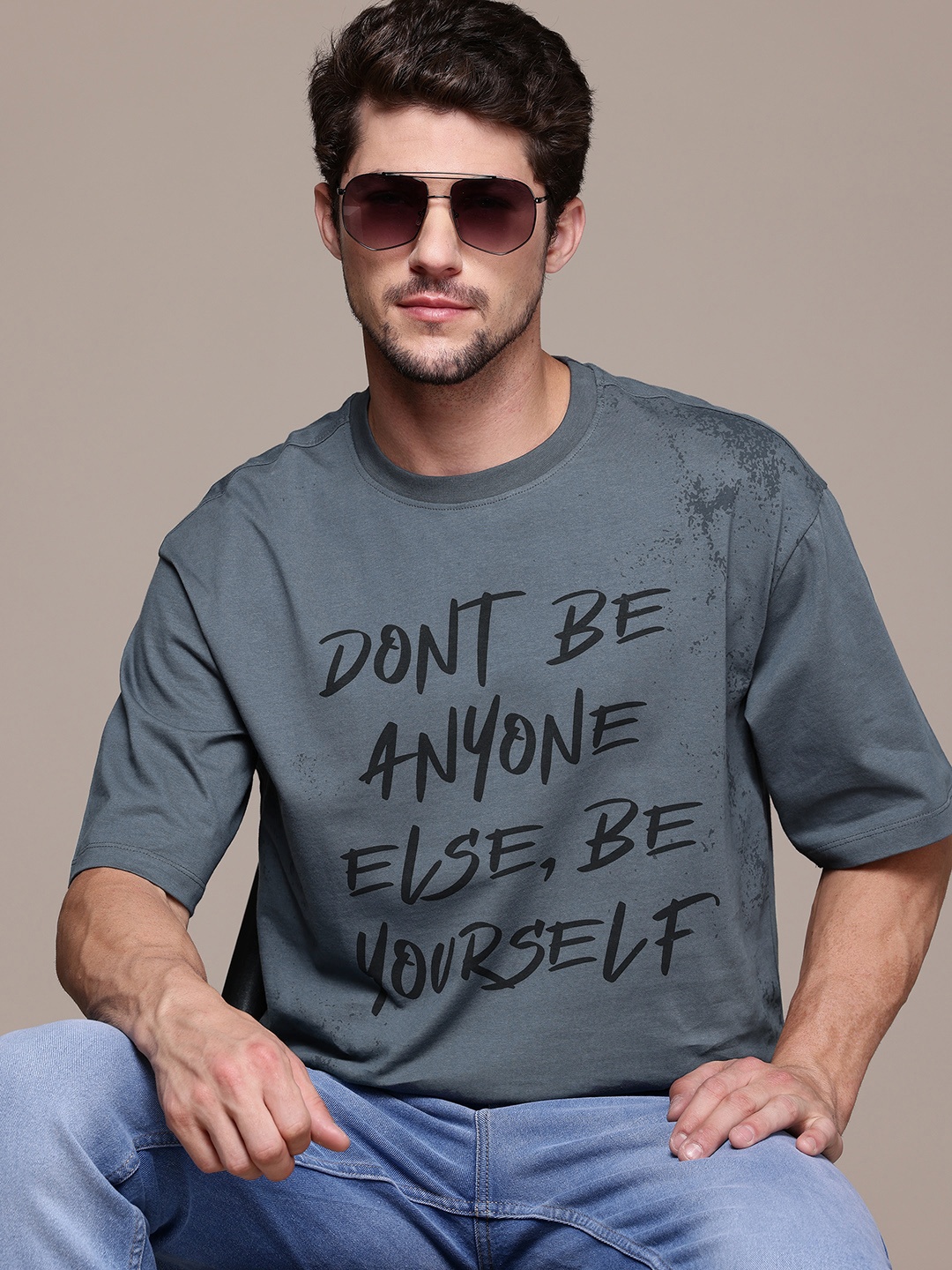 

The Roadster Lifestyle Co. Men Printed Pure Cotton Relaxed Fit T-shirt, Charcoal