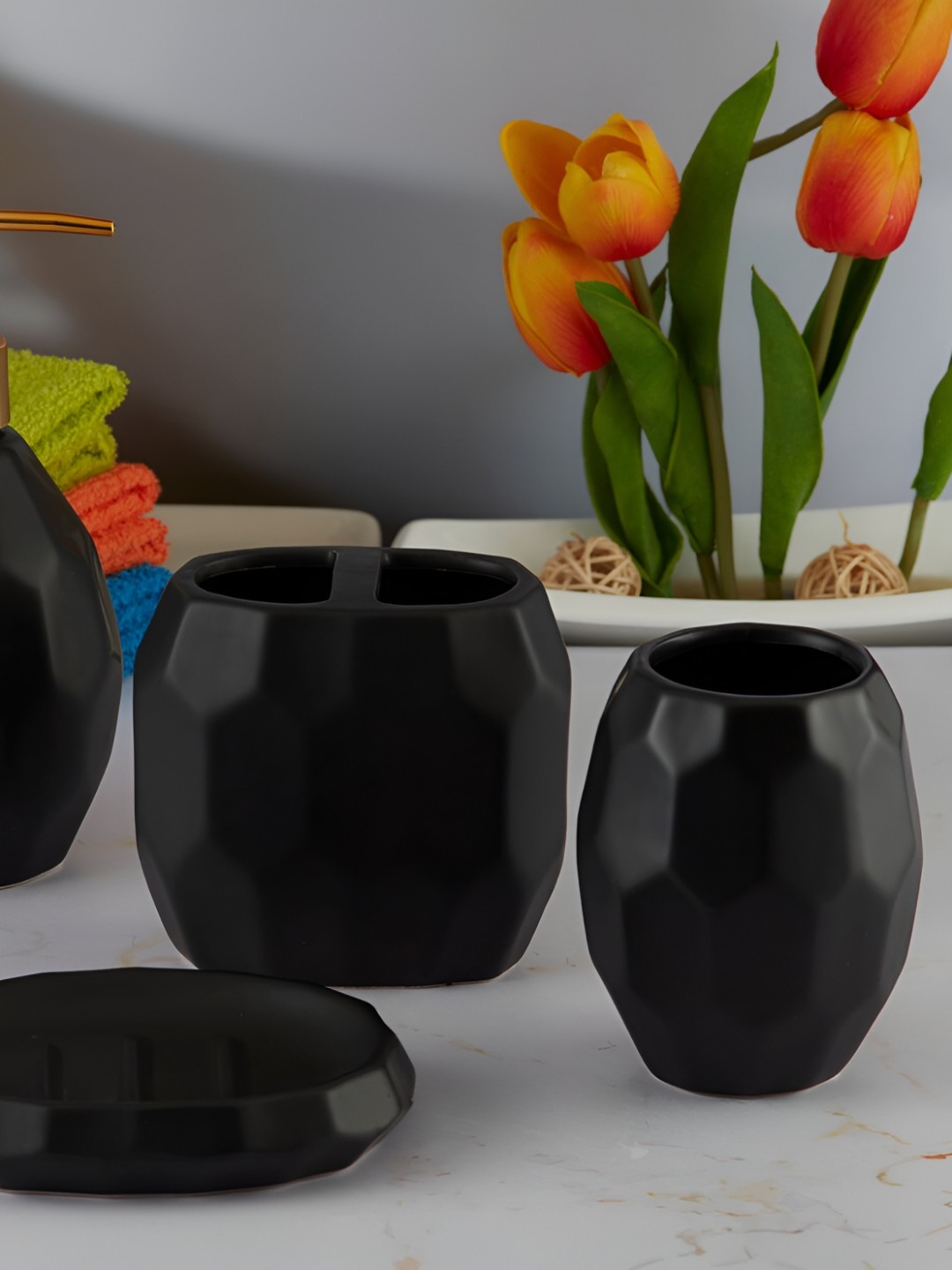 

Kookee Black 4 piece Abstract Ceramic Bath Accessories Set