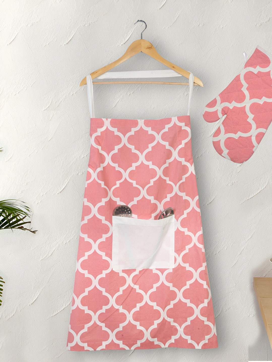 

Texstylers Pink 2 Pieces Geometric Printed Cotton Kitchen Linen Set