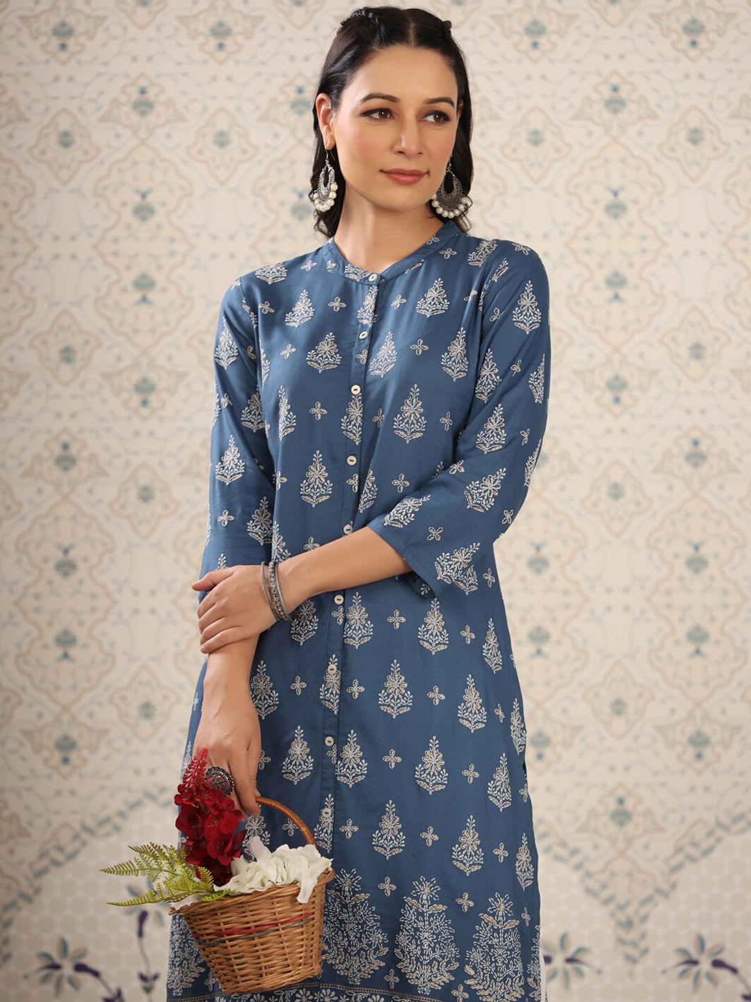 

Ode by House of Pataudi Floral Printed Mandarin Collar Straight Kurta, Blue