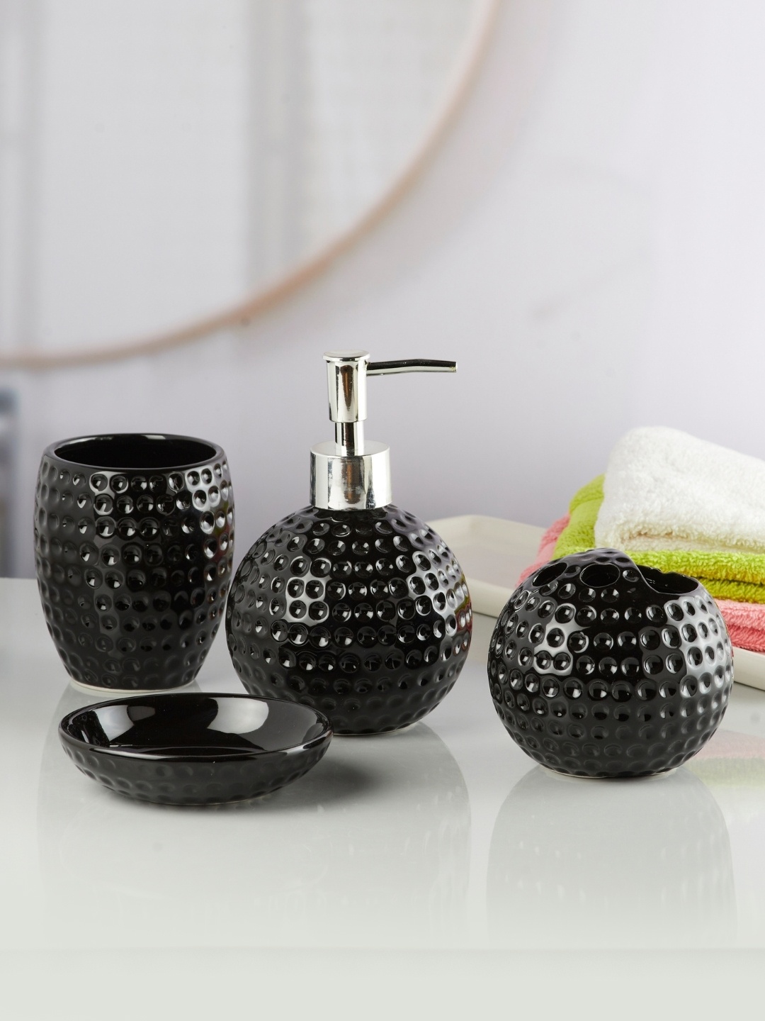 

Kookee Black 4 piece Abstract Ceramic Bath Accessories Set