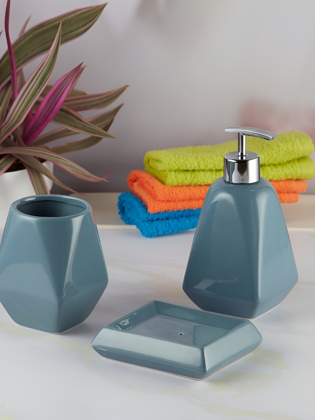

Kookee Blue & Silver Toned 3 Pieces Ceramic Bath Accessories Set